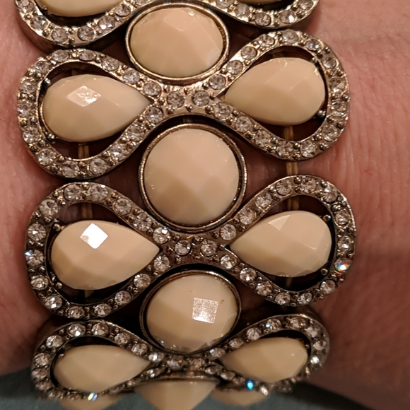 Stretchy cuff bracelet beige/rhinestones - Picture 2 of 6
